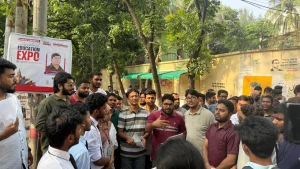 জুলাই সনদ বাস্তবায়নে বিএনপি অঙ্গীকারবদ্ধ: জবিতে ছাত্রদলের লিফলেট বিতরণ