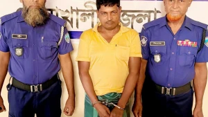 সেনবাগে ৩০ পিস ইয়াবাসহ শীর্ষ মাদক ব্যবসায়ী গ্রেফতার
