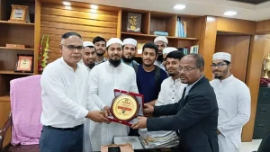 ইবি উপাচার্যের সঙ্গে খেলাফত ছাত্র মজলিসের সৌজন্য সাক্ষাৎ