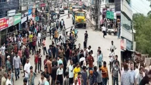 শ্রমিক দুই গ্রুপের সংঘর্ষ; সাংবাদিকের ওপর হামলা আহত-২০