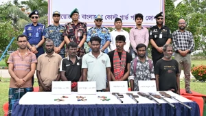 সুন্দরবনের ছোটো সুমন বাহিনীর প্রধান সহ সাত বনদস্যুর আত্মসমর্পণ
