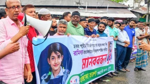 খুনিদের ফাঁসি চাই” — শেরপুরে রামিসা হত্যার বিচার দাবিতে মানববন্ধন