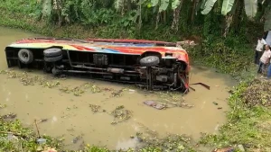 কুষ্টিয়ায় যাত্রীবাহী বাস ও ট্রাকের সংঘর্ষে নিহত ৩