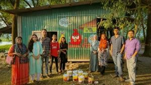 গ্রাফিতি, আলপনা, দেয়ালচিত্র: ক্যাম্পাসের প্রতিটি আঙিনায় চিত্রকৃৎ