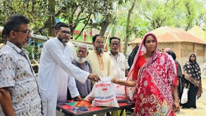 ৬০০ অসহায় পরিবারে ঈদ আনন্দ পৌছালেন বিএনপি নেতা জালাল হোসেন