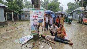 রায়পুরে বিএনপি নেতার পোষ্টার লাগাতে গিয়ে যুবকের রহস্যজনক মৃত্যু