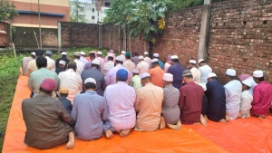 সৌদির সঙ্গে মিল রেখে নওগাঁয় ঈদুল আজহা উদযাপন
