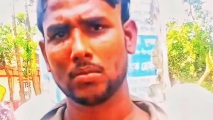 নোয়াখালীতে মোবাইল ও মোটরসাইকেল চুরির অভিযোগে যুবককে আটক, চুল কেটে দিল জনতা