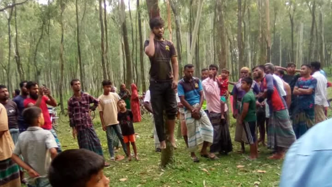 বেলতলী বাজারের শালবাগানে যুবকের ঝুলন্ত মরদেহ, রহস্য ঘিরে নানা প্রশ্ন