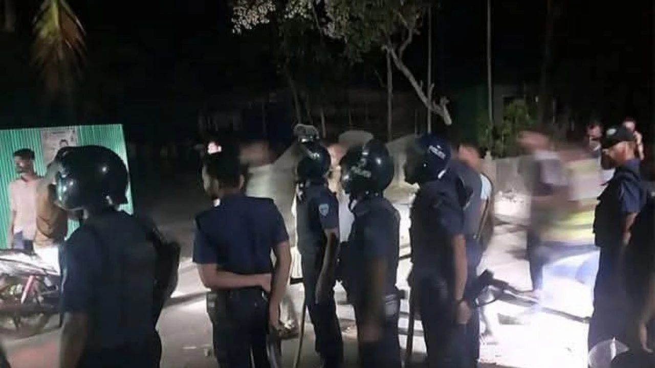 নোয়াখালীতে বিএনপি-আওয়ামী লীগ সংঘর্ষ, অগ্নিসংযোগ ও ভাঙচুর; আহত ১০ জন