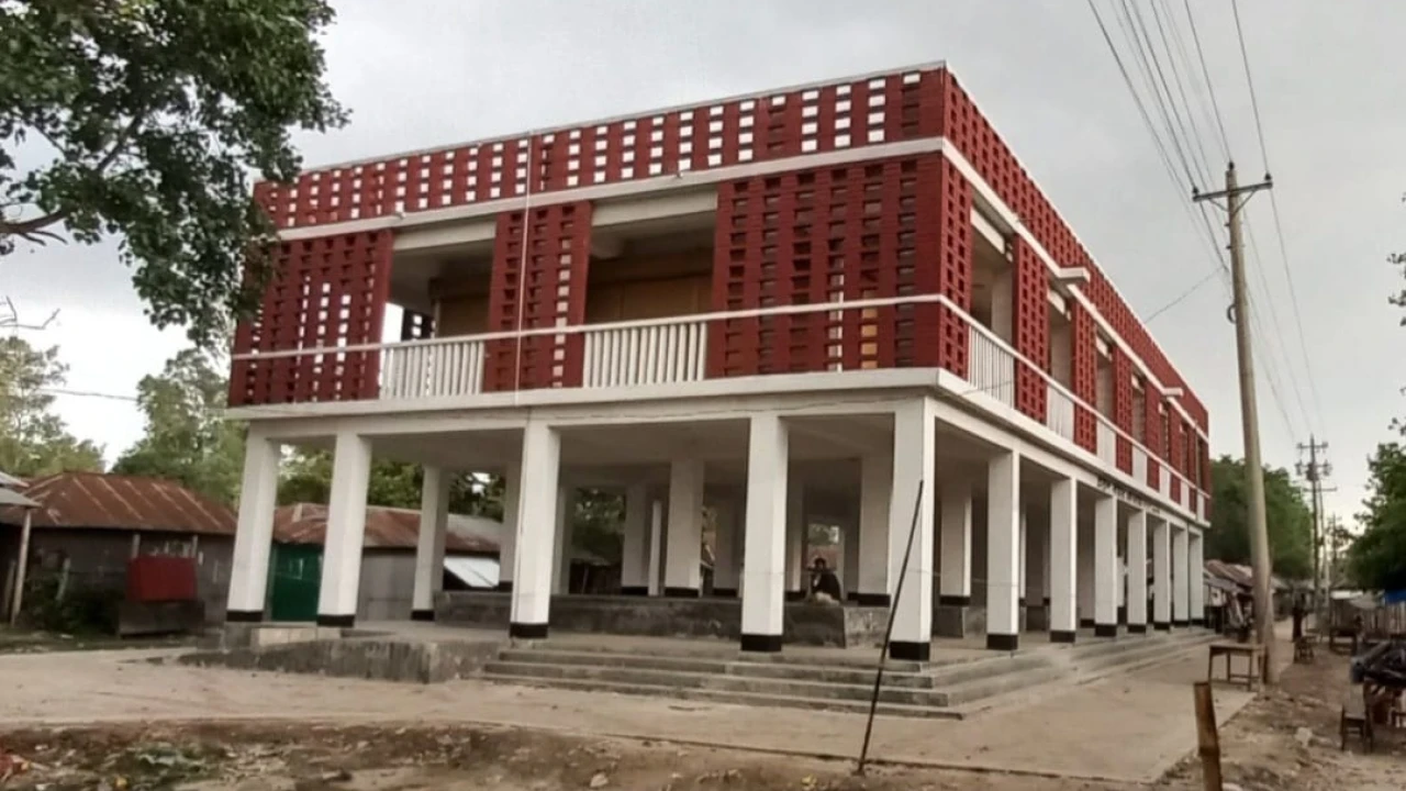 উল্লাপাড়ায় উদ্বোধনের অপেক্ষায় প্রতাপ গ্রোথ সেন্টার