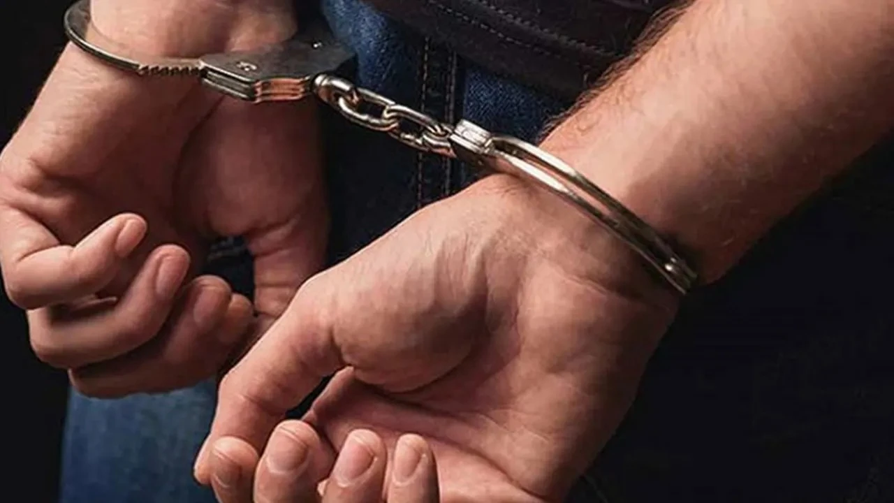 বাগমারায় ভুয়া কবিরাজ গ্রেপ্তার