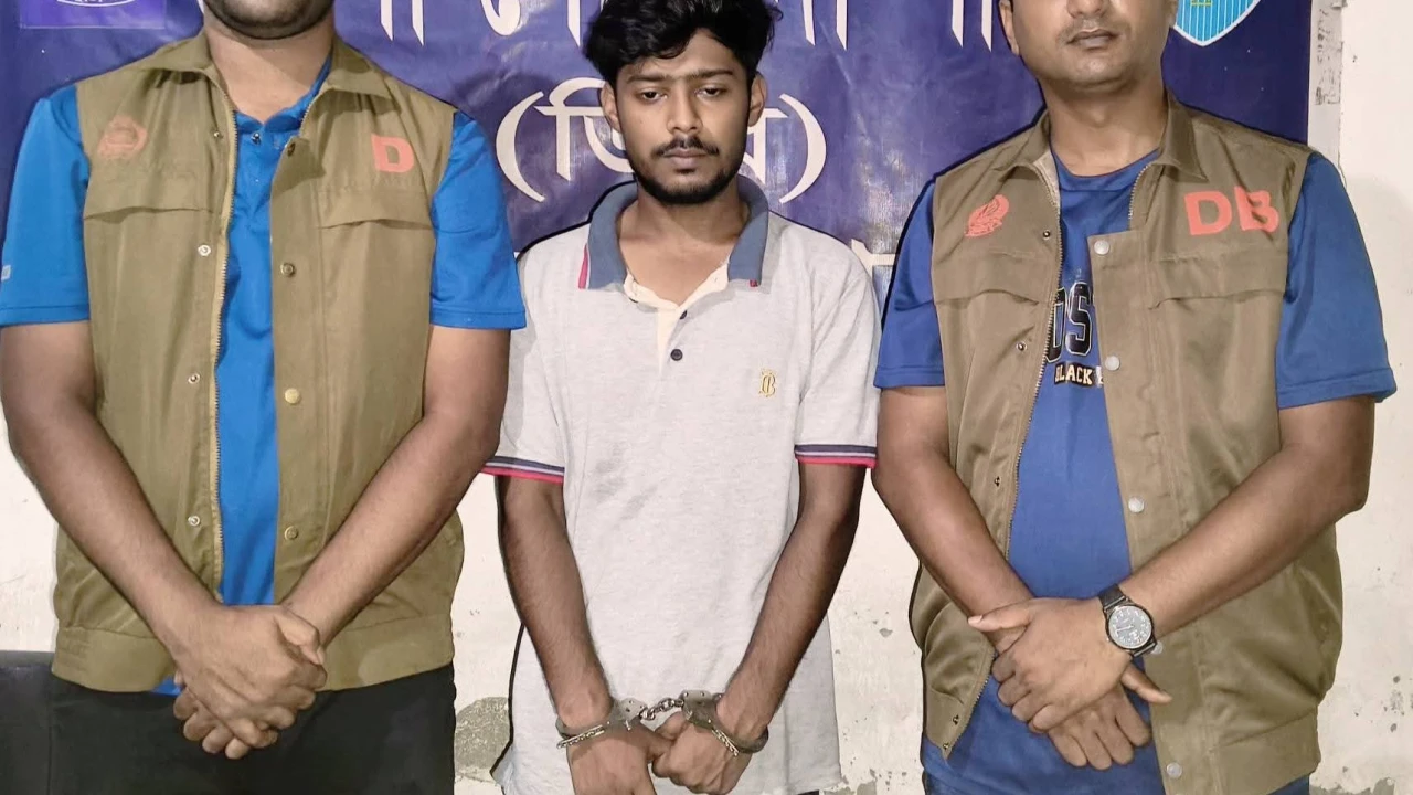 মাইজদীতে ডিবির অভিযানে ৩৫ পিস ইয়াবাসহ যুবক আটক