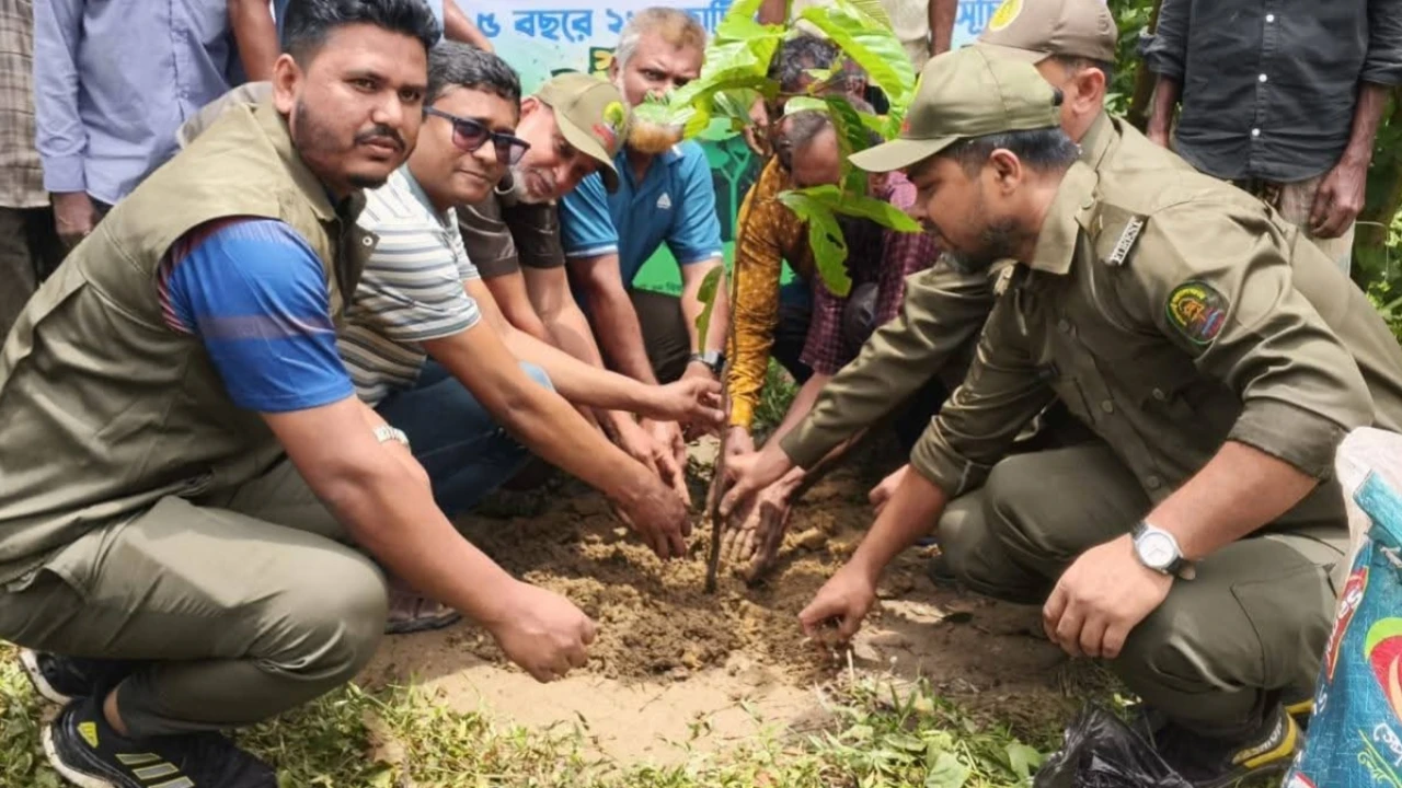 ২৫ কোটি বৃক্ষরোপণে বাহুবলের অংশ গ্রহণ