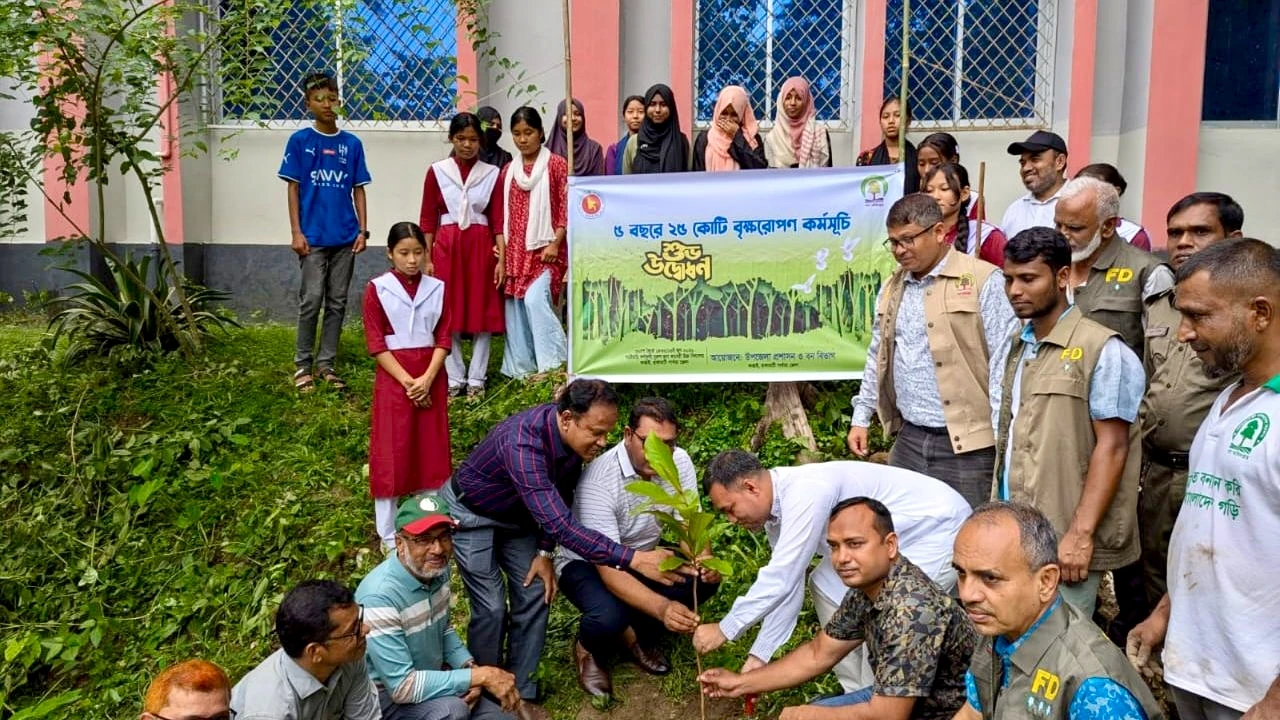 কাপ্তাইয়ে বৃক্ষরোপণ কর্মসূচির শুভ উদ্বোধন।