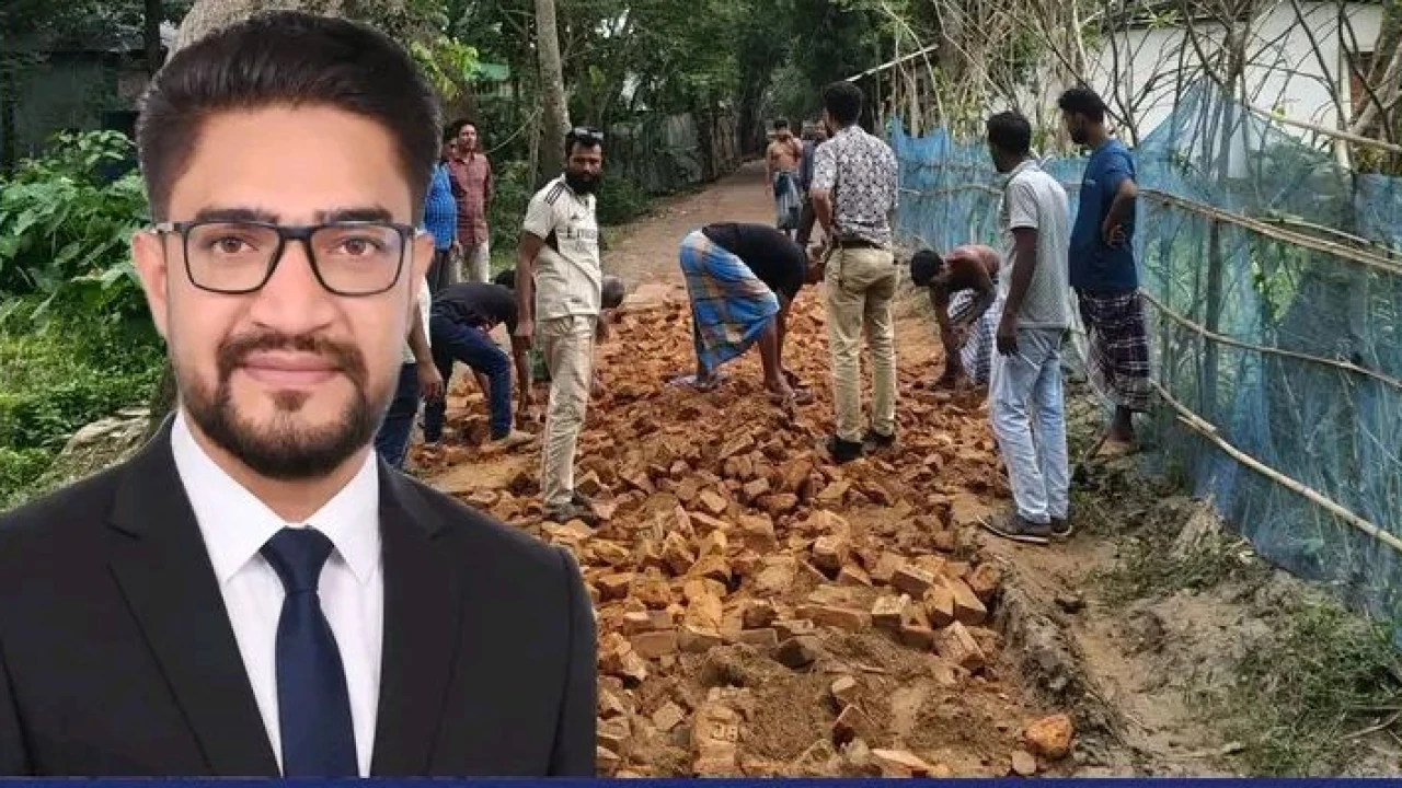 স্থানীয়দের নিয়ে সড়ক মেরামতে ছাত্রদল নেতা রাফার ব্যতিক্রমী উদ্যোগ