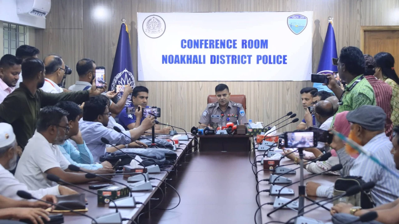 নোয়াখালী জেলার নবাগত পুলিশ সুপার এর সাথে সাংবাদিকবৃন্দের মতবিনিময় সভা অনুষ্ঠিত…