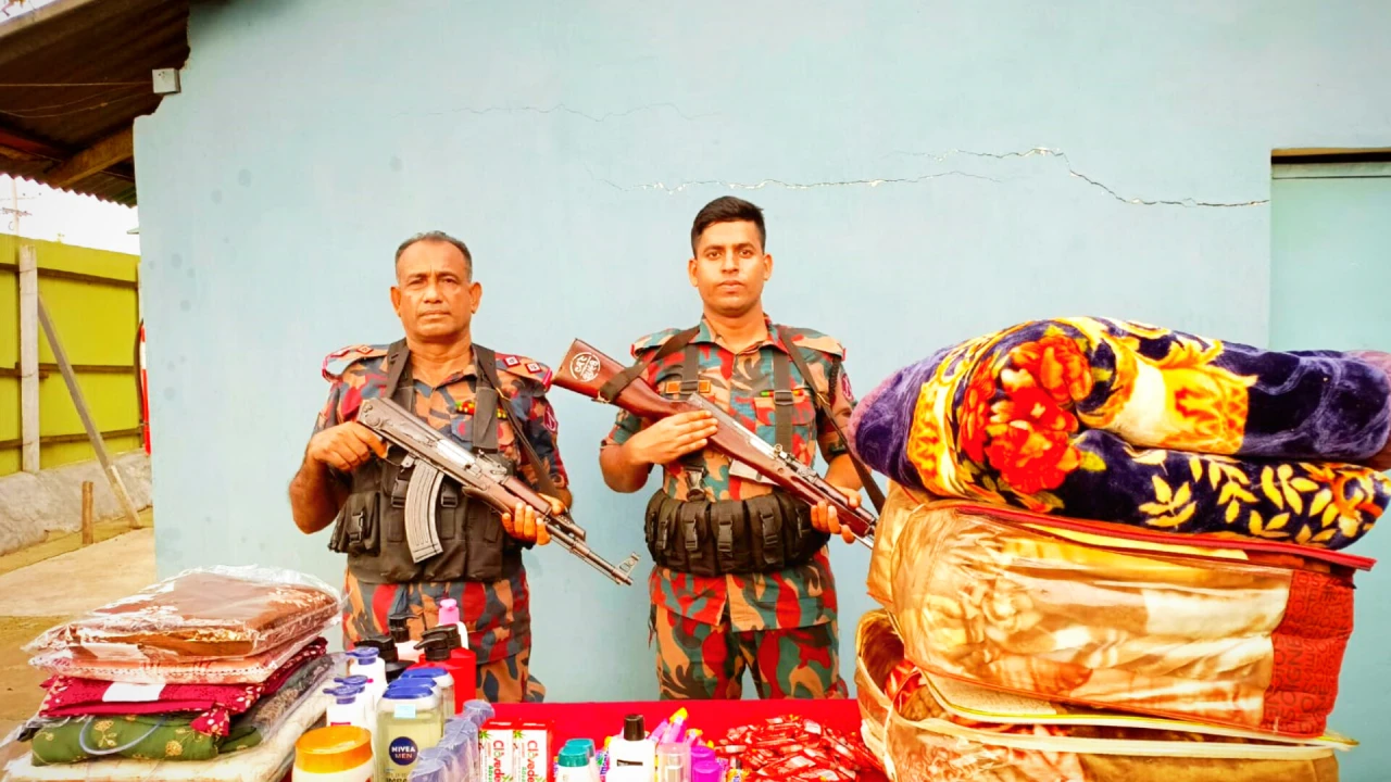৪৯ বিজিবির অভিযানে আমড়াখালী চেকপোষ্ট থেকে অবৈধ মালামাল আটক