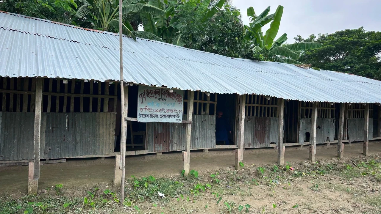 শিক্ষার্থী মাত্র ৫, শিক্ষক-কর্মচারী ১৭: বাউফলের একটি মাদ্রাসা ঘিরে প্রশ্ন