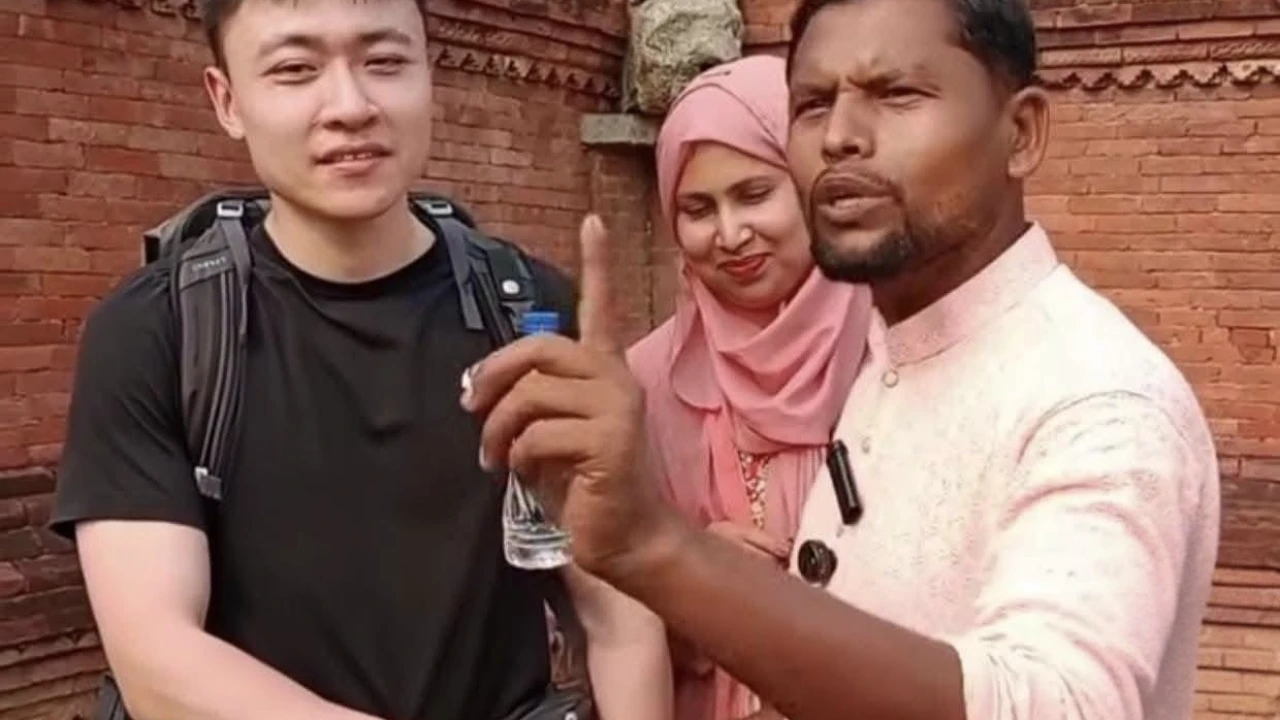 পর্যটক হেনস্থার অভিযোগ, আটক ১