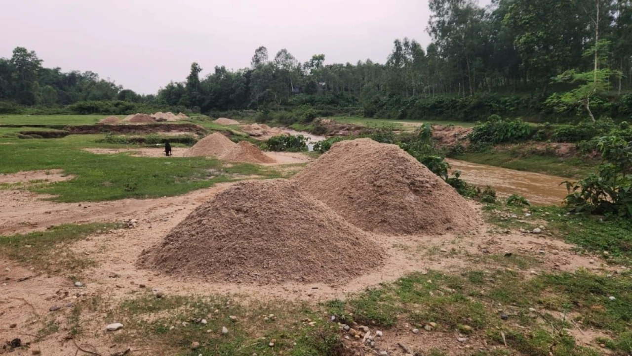 গারো পাহাড় রক্ষায় অভিযান জোরদার, তবুও সক্রিয় বালু মাফিয়ারা