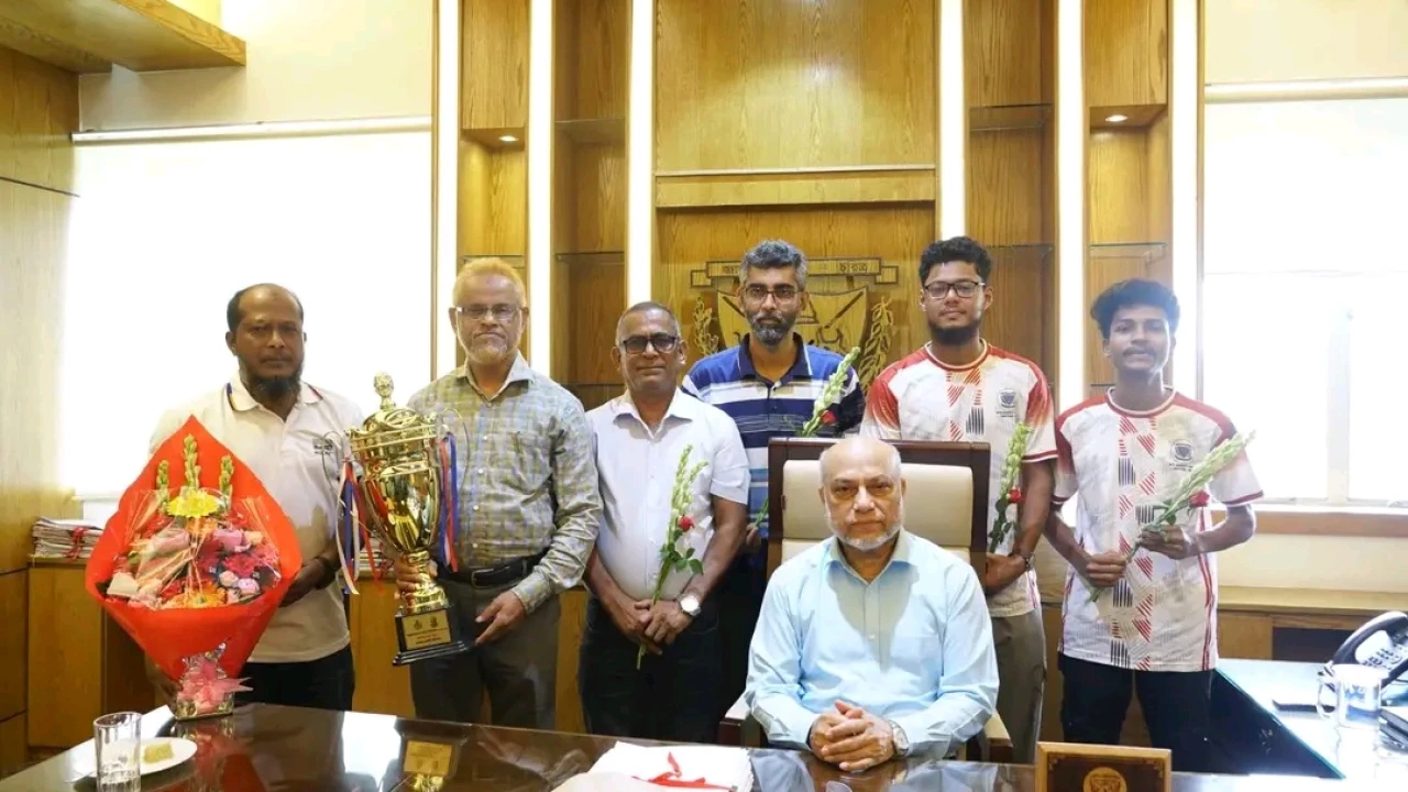 বাকৃবির ক্যারাম সাফল্যে আনন্দ-উচ্ছ্বাস, ভিসির সংবর্ধনা