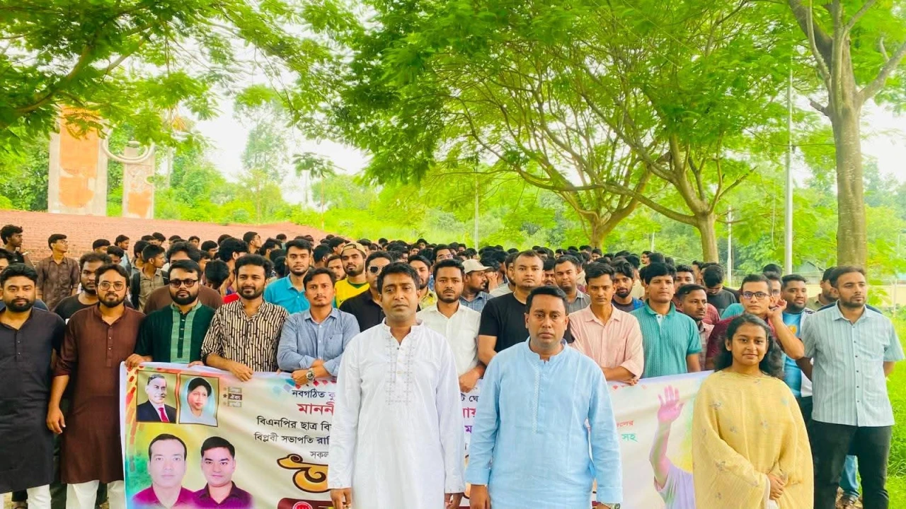 নবগঠিত কুবি ছাত্রদলকে স্বাগত জানিয়ে আনন্দ মিছিল, শহিদ মিনারে পুষ্পস্তবক অর্পণ