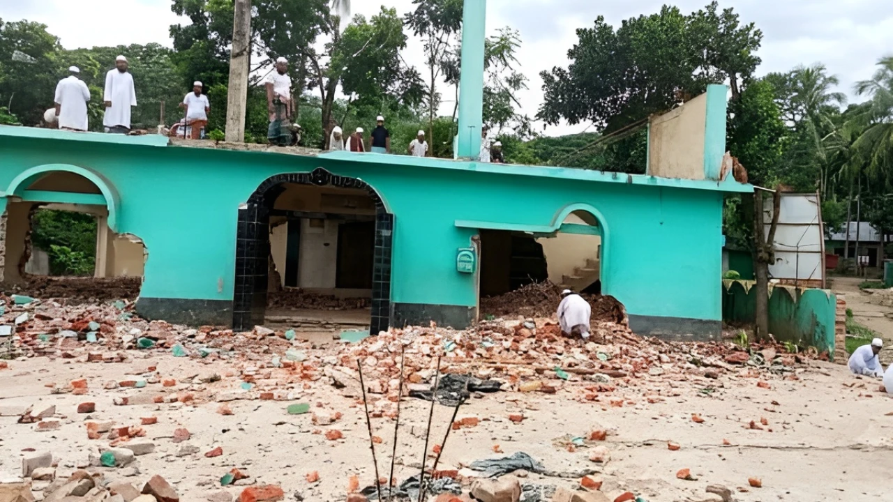 রাঙামাটিতে ২৪ আগস্ট পরবর্তী মসজিদ দখল, ২৬'র জুনে ভেঙে ফেলার অভিযোগ।