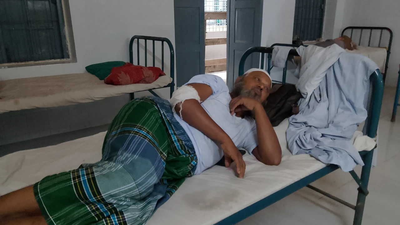 কুড়িগ্রামে ফাজিল মাদ্রাসার অধ্যক্ষের ওপর হামলা ও  টাকা ছিনতাইয়ের অভিযোগ