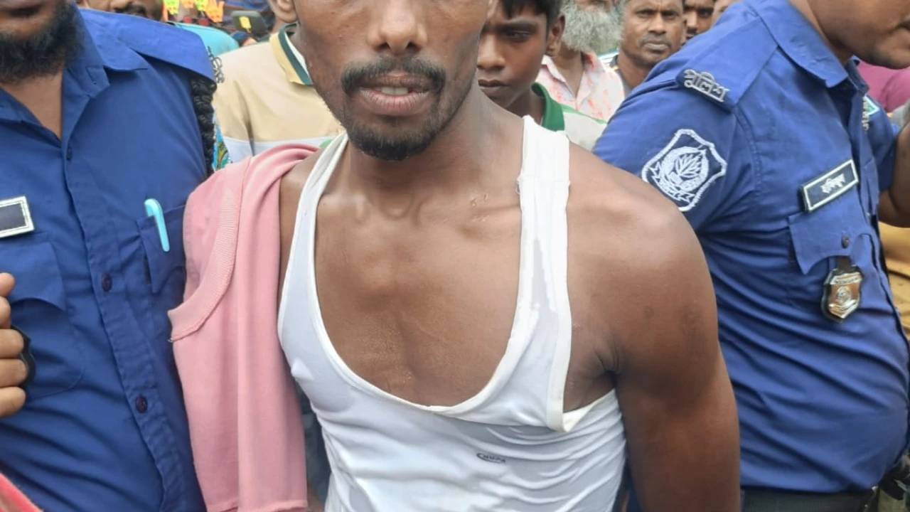মোহনপুরে ৩৭০ পিচ ইয়াবা সহ যুবক গ্রেফতার