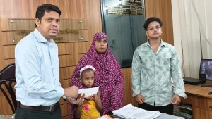 বাসাইলে কিডনি রোগে আক্রান্ত শিশুর পাশে ইউএনও, দিলেন আর্থিক সহায়তা