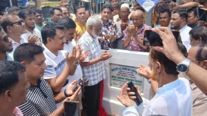 হোসেনপুরে গোবিন্দপুর–হাজীপুর সড়ক উন্নয়ন কাজের উদ্বোধন করলেন এমপি মাজহারুল ইসলাম