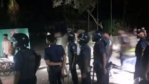নোয়াখালীতে বিএনপি-আওয়ামী লীগ সংঘর্ষ, অগ্নিসংযোগ ও ভাঙচুর; আহত ১০ জন