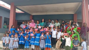 বড়াইগ্রামে আদিবাসী শিশুদের মাঝে জেলা প্রশাসকের উপহার বিতরণ