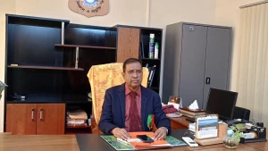 লবিপ্রবির প্রথম উপাচার্য নোবিপ্রবির অধ্যাপক ড. মোহাম্মদ হানিফ (মুরাদ)