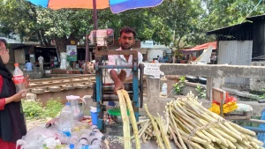 প্রচন্ড তাপপ্রবাহে আখের রসের ব্যপক চাহিদা