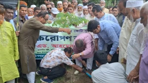 বাসাইলে বৃক্ষরোপণ কর্মসূচির উদ্বোধন করলেন মুক্তিযুদ্ধ বিষয়ক মন্ত্রী আহমেদ আযম খান