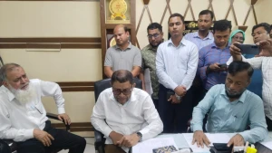 নোয়াখালী জেনারেল হাসপাতালে স্বাস্থ্যমন্ত্রীর আকস্মিক অভিযান, তত্ত্বাবধায়ক ক্লোজড