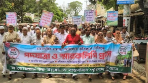 কুড়িগ্রামে চরবাসীর জন্য পৃথক বাজেট ও মন্ত্রণালয়ের দাবিতে পদযাত্রা