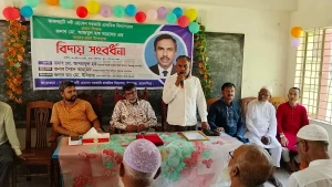 ৩৪ বছর শিক্ষকতা জীবনের ‘রাজকীয়’ সমাপ্তি, কৃতজ্ঞতায় সিক্ত প্রধান শিক্ষক