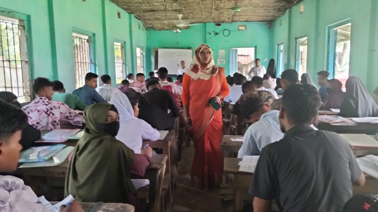 ঈশ্বরগঞ্জে সুষ্ঠুভাবে এইচএসসি পরীক্ষা শুরু, প্রথম দিনে অনুপস্থিত ৪৭